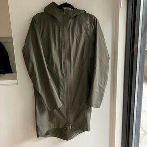 Lululemon raincoat